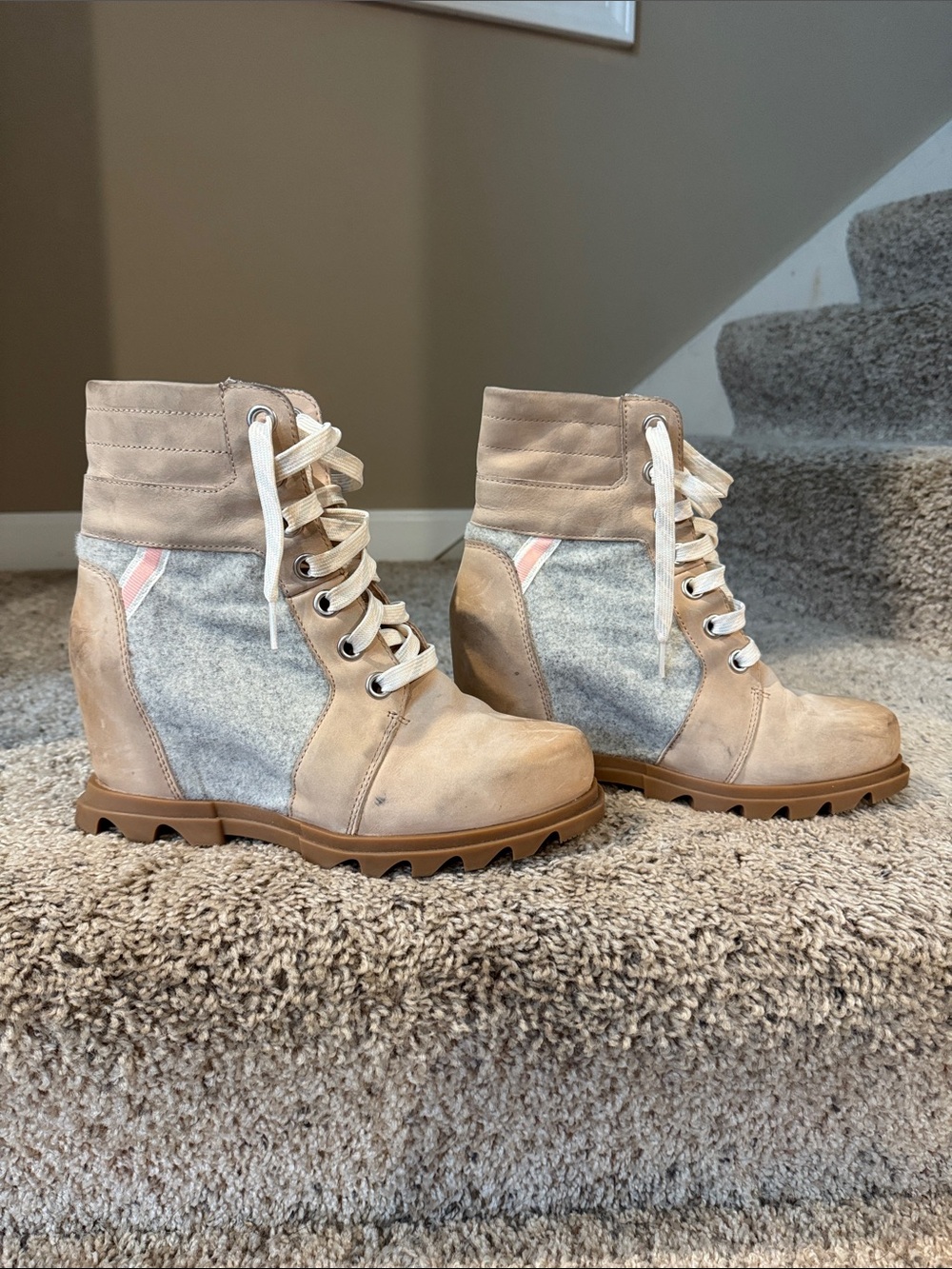 Sorel Women's Joan Of Arctic Wedge III Lexie Boots size 8.5